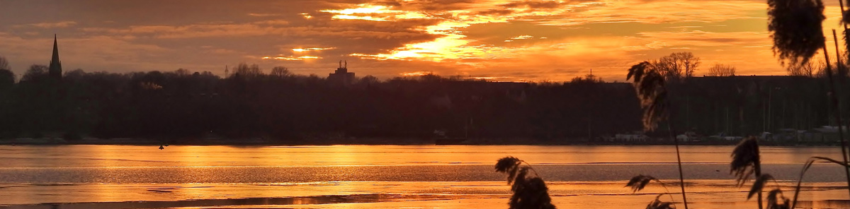 Sonnenuntergang am Wasser